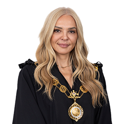 Cr Ranka Rasic wearing Mayoral robes and chains